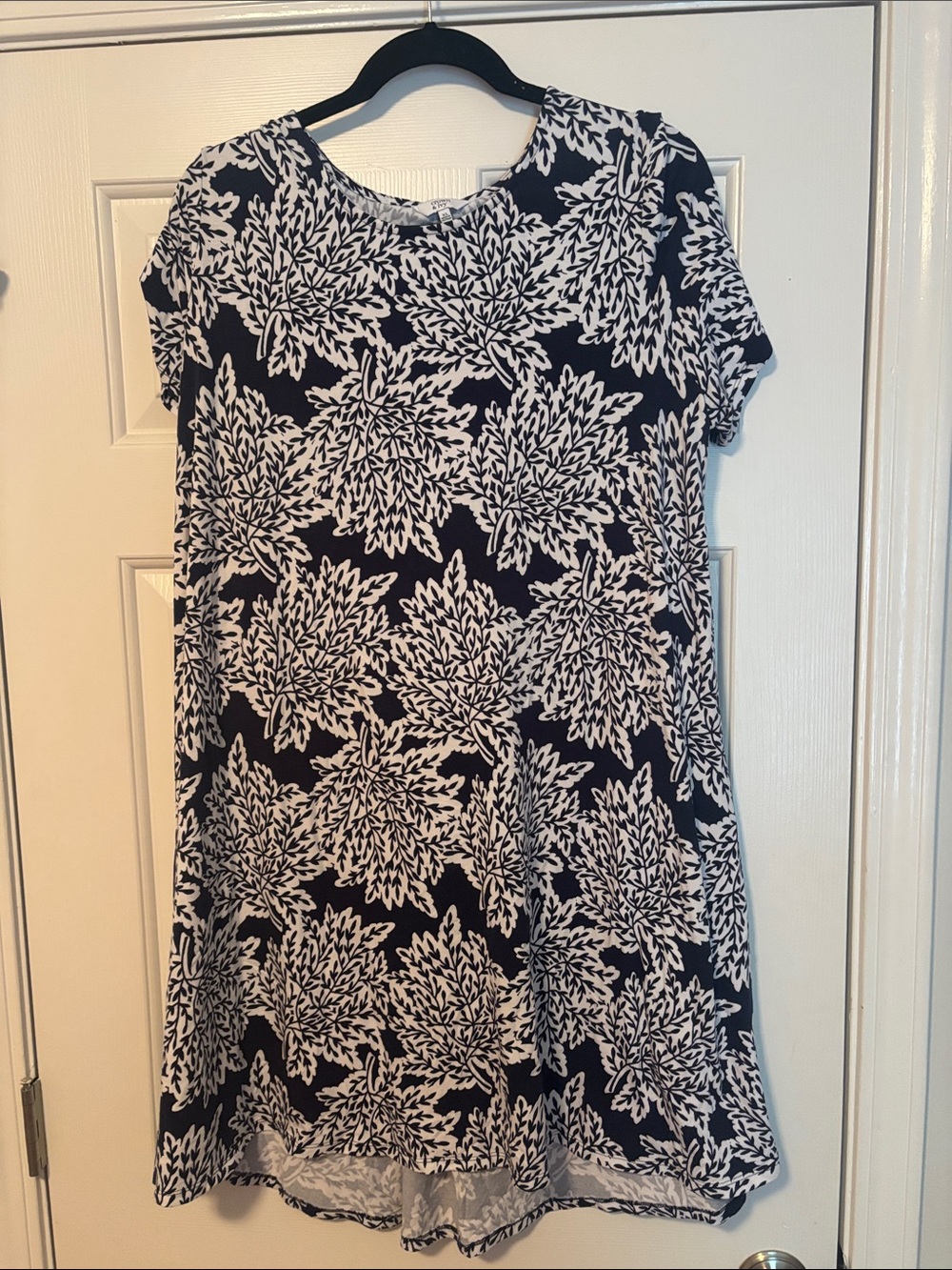 crown & ivy Navy and White Floral Shift Dress